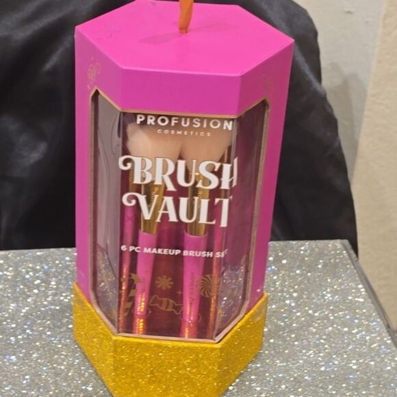 Profusion Cosmetics Brush Vault 6-PC Makeup Brush Set - Picture 6 of 6